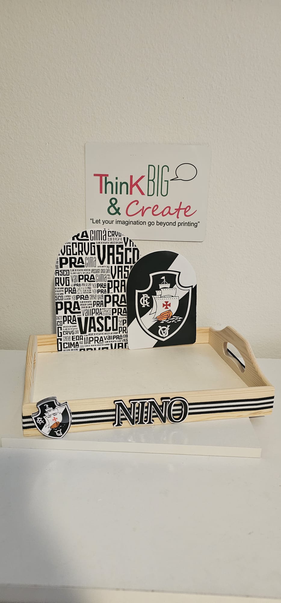 Personalized wooden serving tray with Vasco da Gama soccer club crest and custom name Nino